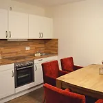 Jaegerhaus شقة فندقية 3*
